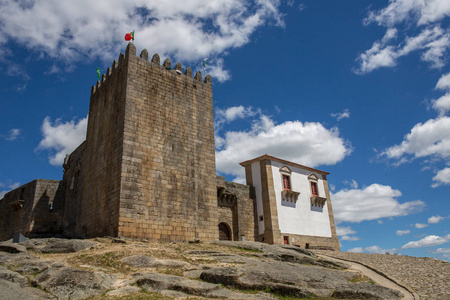 贝尔蒙特城堡。历史的葡萄牙村，附近科维良