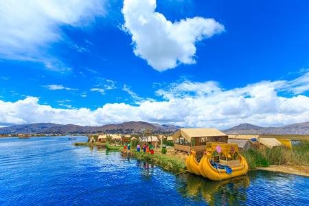 在的喀喀湖的香蒲船