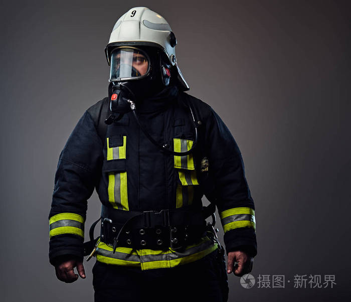 穿制服的消防队员