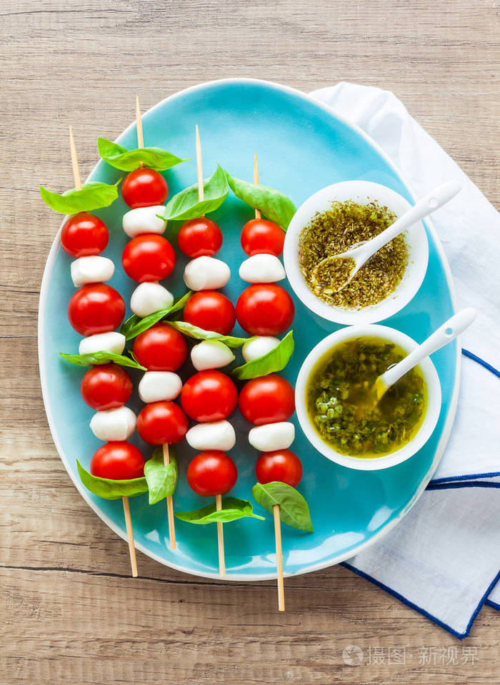 开胃菜的意大利番茄沙拉的小莳形式