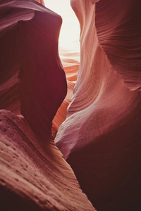 天然石材的质感。风化的砂岩的羚羊峡谷，亚利桑那州，美国