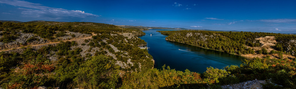 克尔卡国家公园的全景是克罗地亚语之一