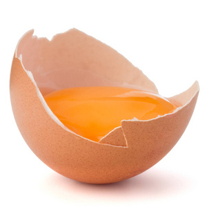 在蛋壳半破的蛋