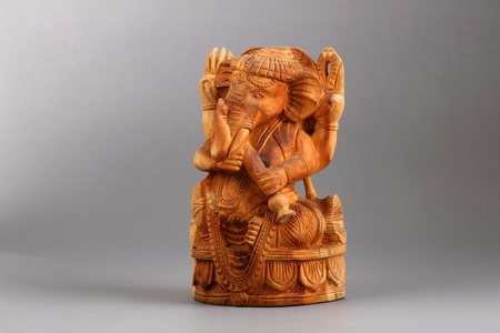 甘尼萨檀香木雕刻，骑着一只老鼠的印度教象神。这是神和没有版权，常用的模型不需要属性释放