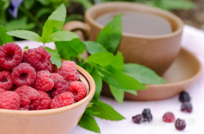 一杯茶与新鲜树莓
