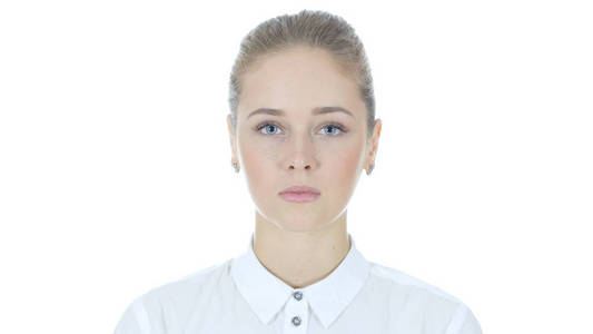 年轻的女人，白色背景的肖像
