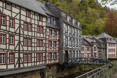 Monschau，德国 Rur 河边的房子