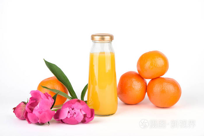 装在瓶子里的新鲜橙汁