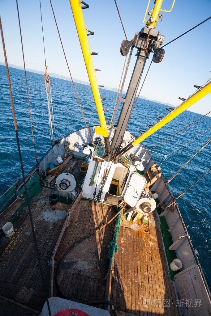 在沿海水域捕鱼的渔船围网渔船