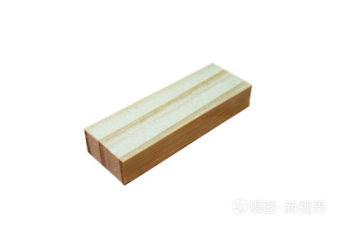 关闭孤立起来的白色背景上的木块照片-正版商用图片0eap38-摄图新视界