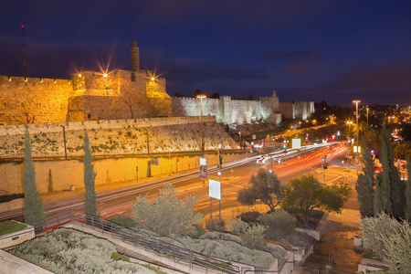 耶路撒冷，以色列2015 年 3 月 4 日 David 塔和西方一部分旧城墙在黄昏时