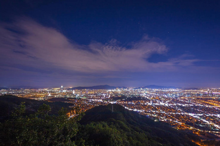 首尔城市景观，在夜晚 天际线和摩天大楼，南 K 首尔