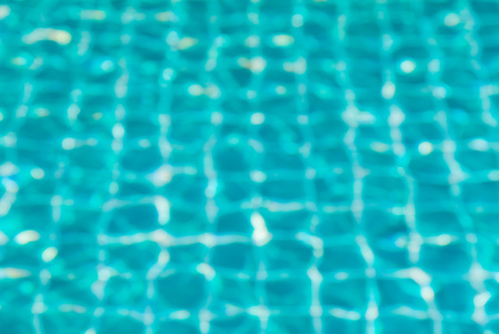 蓝色的泳池，与阳光明媚的几点思考