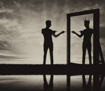 批评自恋的句子图片