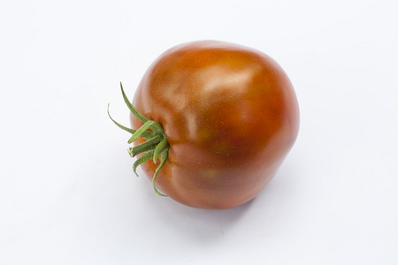 新鲜的红色和黄色番茄蔬菜与孤立上白