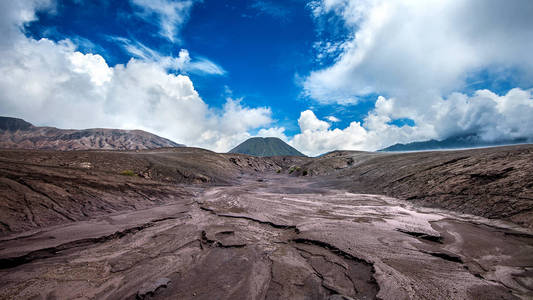 溴腾格里塞默鲁国家对中的溴火山古农溴