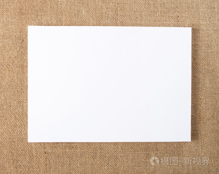 空白的传单海报上麻布背景替换您的设计