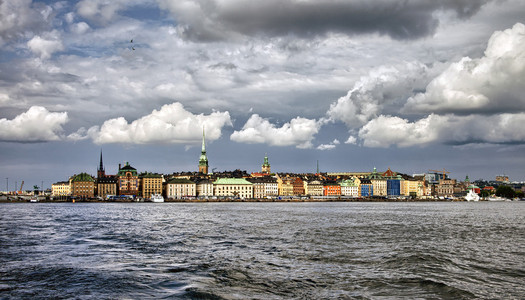 在斯德哥尔摩，瑞典的暴风雨乌云