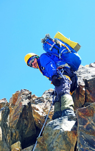 登山者到达山顶