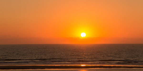 美丽的夕阳海面