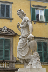 雕像在卢卡