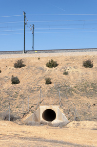 在马德里莱万特高速铁路涵洞照片