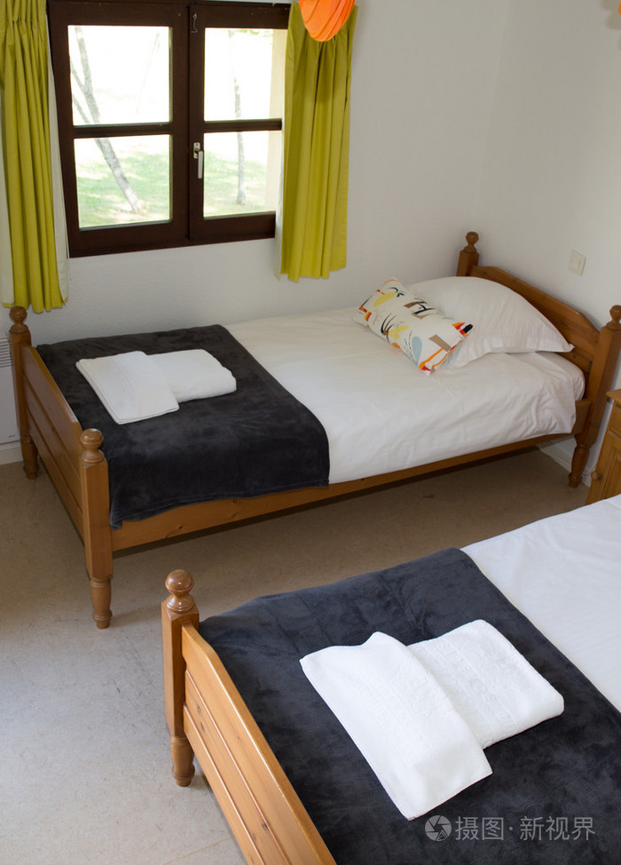 舒适小屋的两张单人床