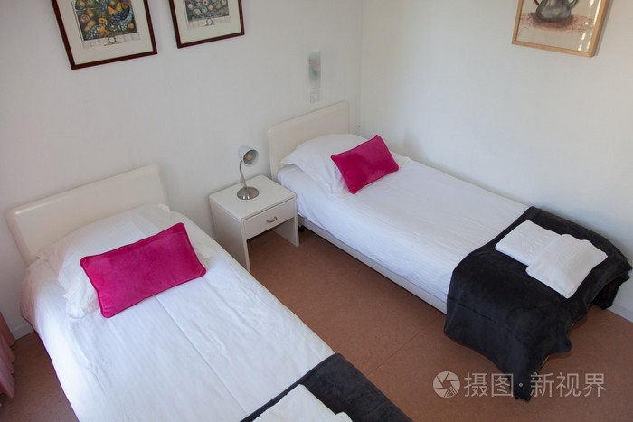 舒适小屋的两张单人床