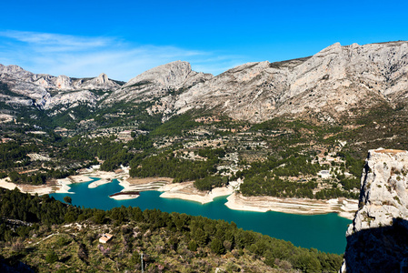 Guadalest 水库。西班牙