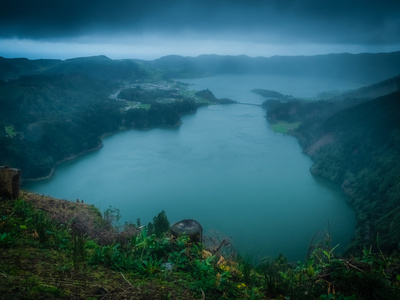 暴风雨上空抛撒 Cidades