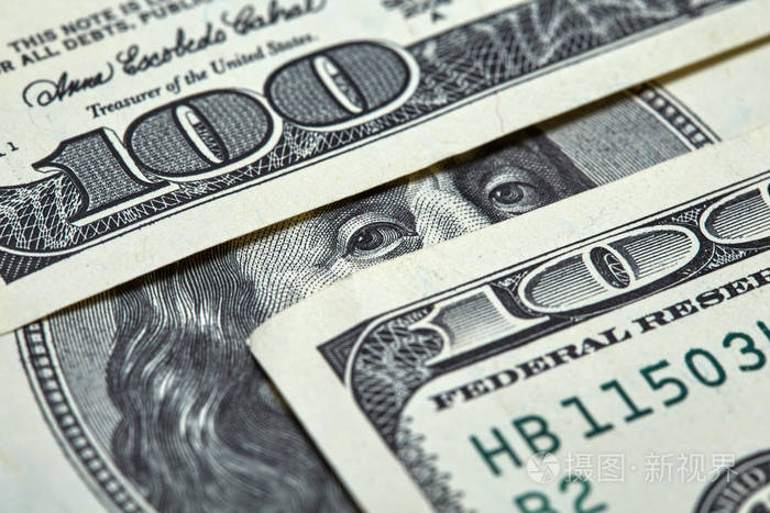 本杰明 · 富兰克林的眼睛之间两百美元纸币特写