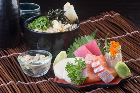 日本料理。生鱼片的背景