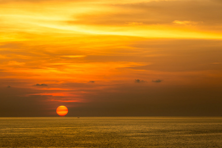 在安达曼海上日落