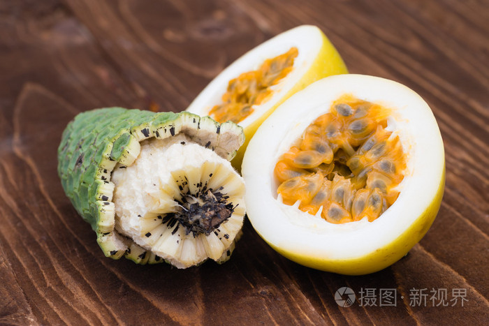 异国情调的水果凤梨香蕉和百香果