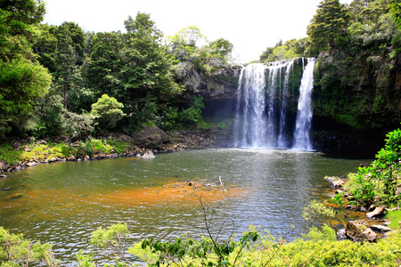 新西兰在环保方面的美丽彩虹瀑布。