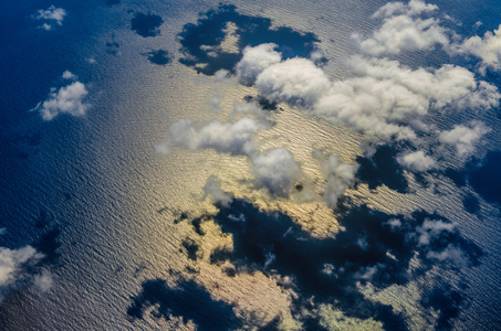 云，蓝色的天空