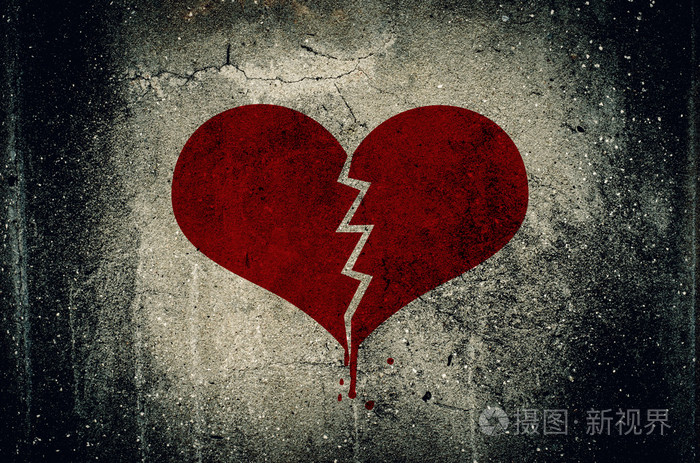 破碎的心画上垃圾水泥墙背景-con 爱