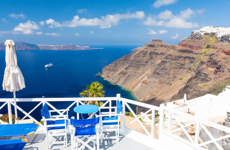 阳台上爱琴海希腊圣托里尼岛，基克拉迪群岛从视图