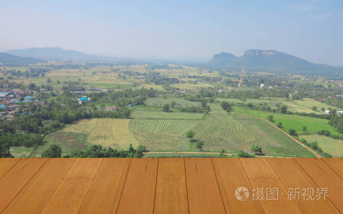 木地板和自然山 领域与风景背景上阳光灿烂的日子照片 正版商用图片0efl 摄图新视界 木地板和自然山 领域与风景背景上阳光灿烂的日子照片 正版商用图片0efl 摄图新视界