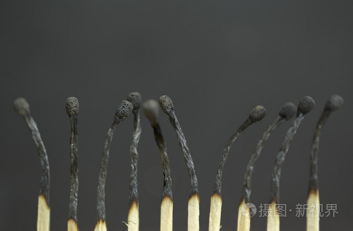 燃烧过的火柴宏