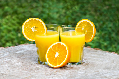 桔子水果在户外新鲜橙汁