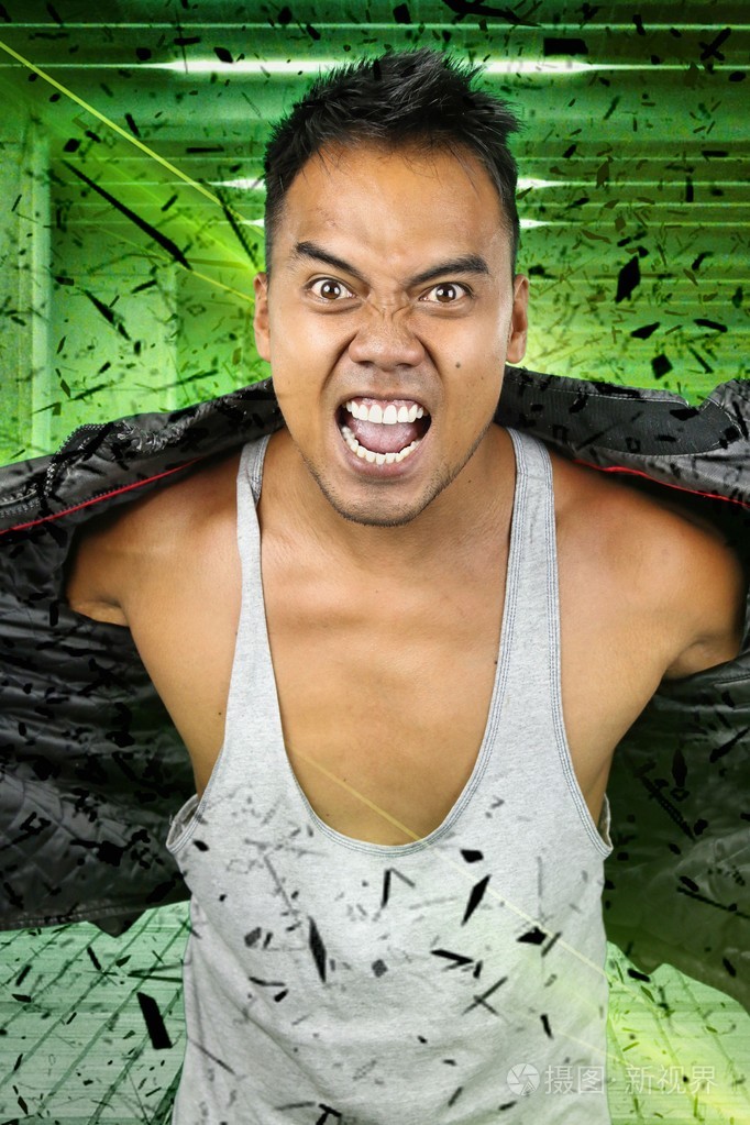 暴怒的年轻亚洲人