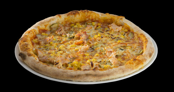 萨拉米香肠 酱菜 奶酪和玉米的比萨饼