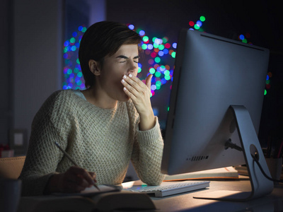 工作电脑深夜图片