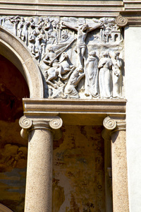 在意大利老教堂的混凝土墙体多立克耶稣 sta 墙米兰