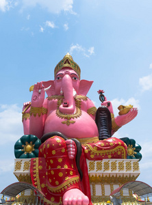 粉红象头神雕像爪 Arkad 寺，北柳省，泰国