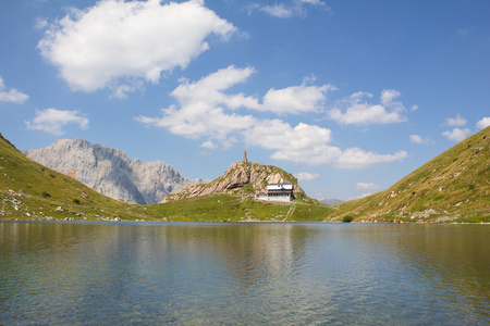 在 Lesachtal 克恩顿奥地利湖 Wolayersee