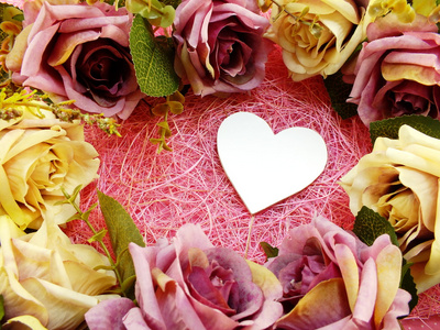 与人工的玫瑰花朵心符号装饰用情人节