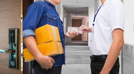 交付的服务理念.由快递现金付款照片