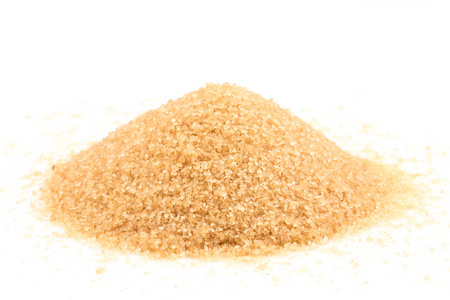 孤立在白色的晶体甘蔗糖木板上的糖晶体白色背景下的